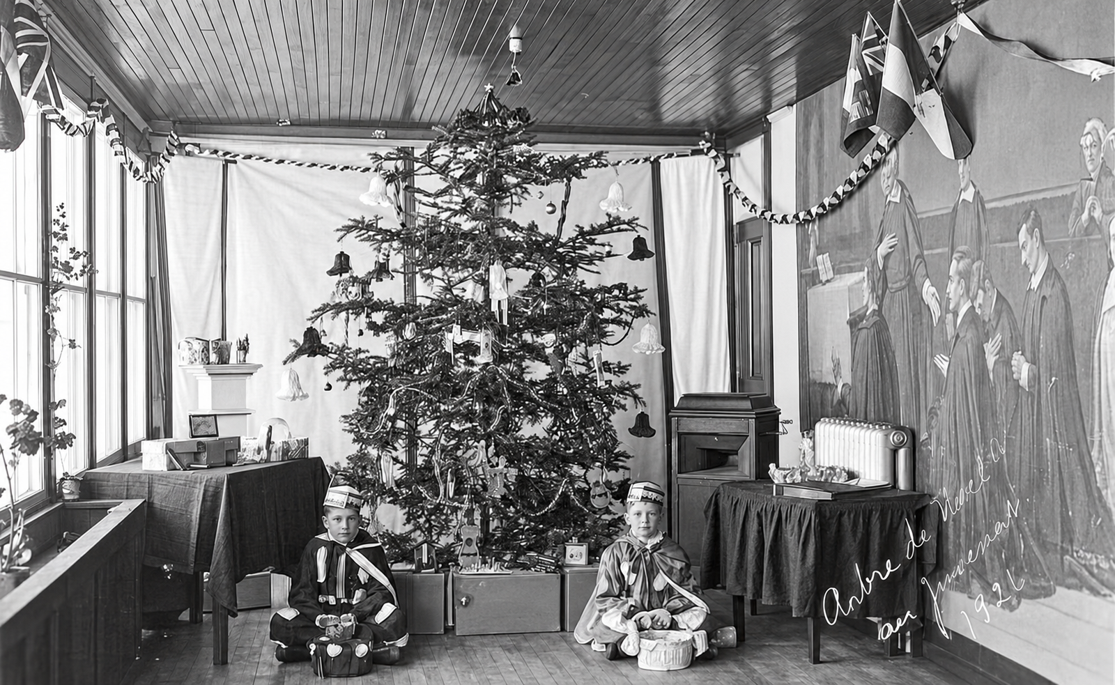 Noël et élèves en 1926